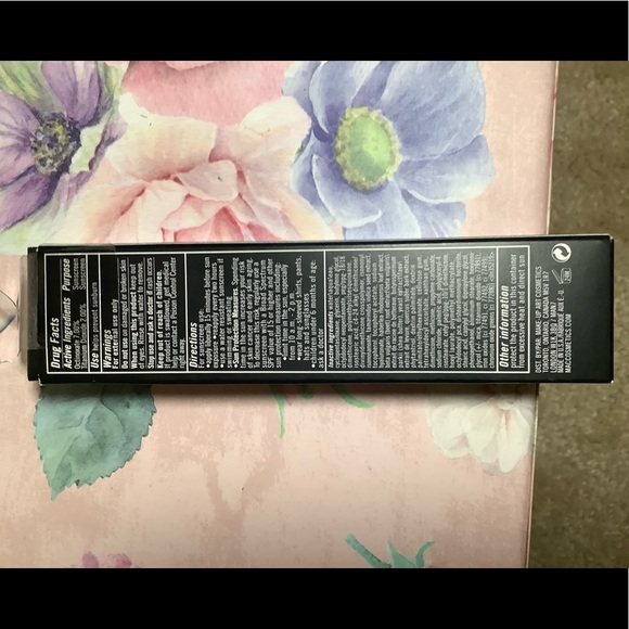 MAC COSMETICS- Studio Sculpt SPF15 Foundation {NW43} - Picture 12 of 13